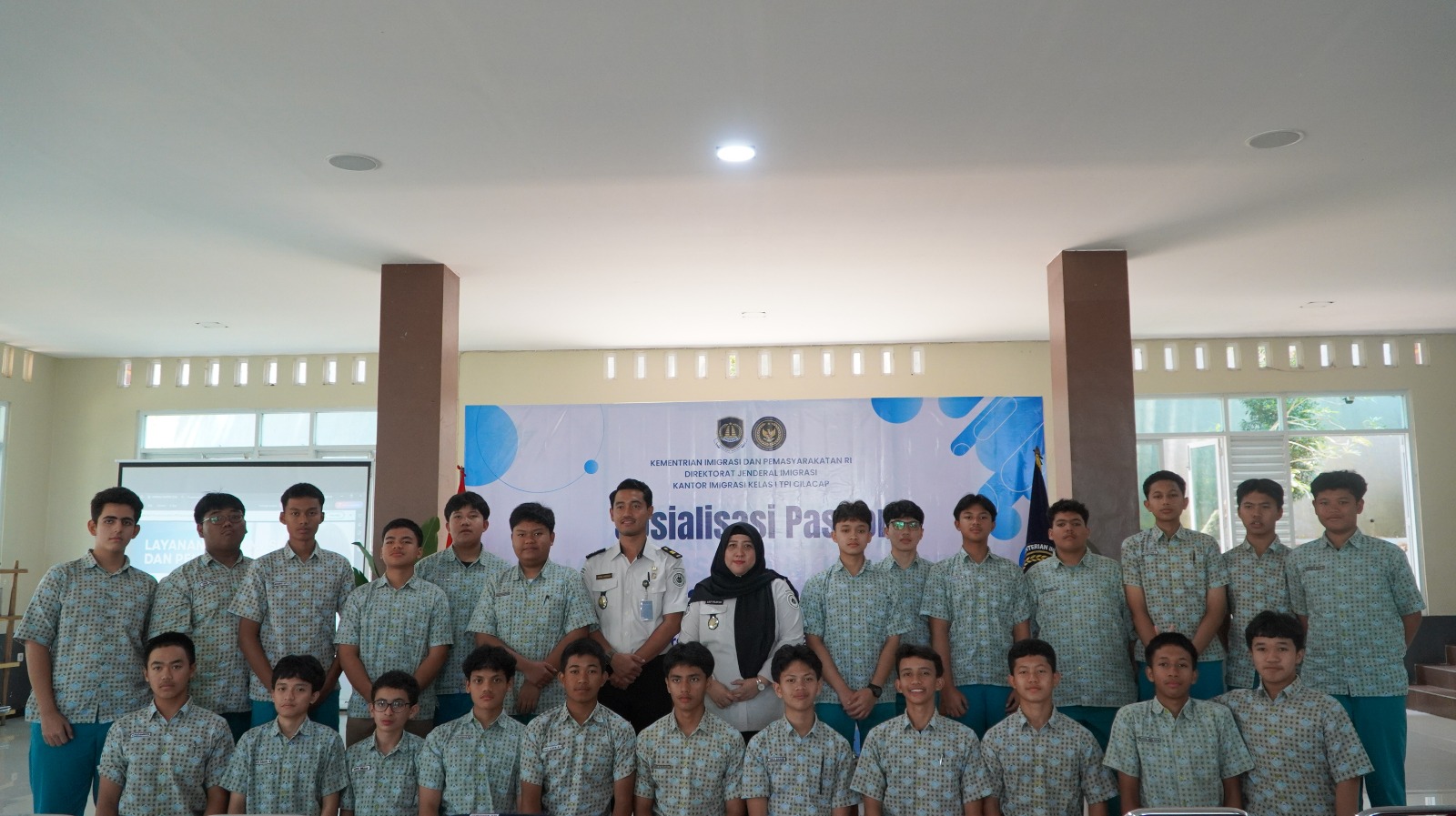 Cilacap Immigration Goes To School